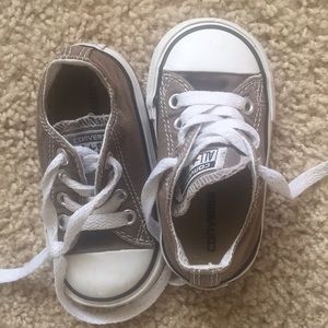 Gray low top converse